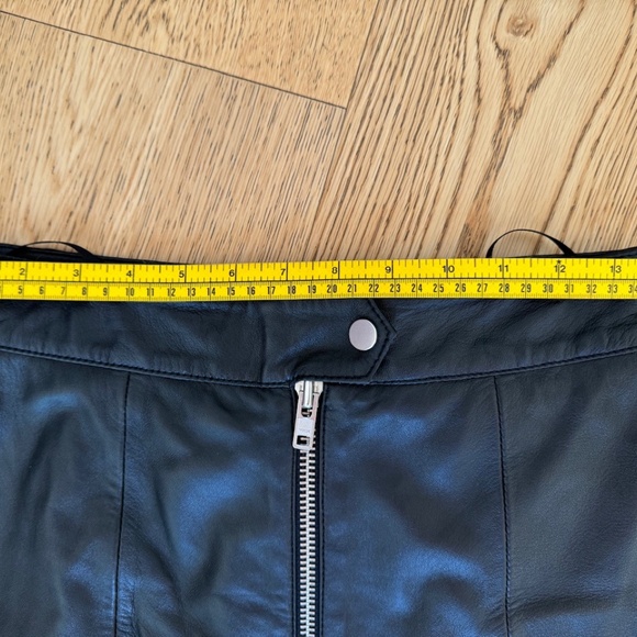 Deadwood Studios black leather miniskirt - Picture 4 of 7